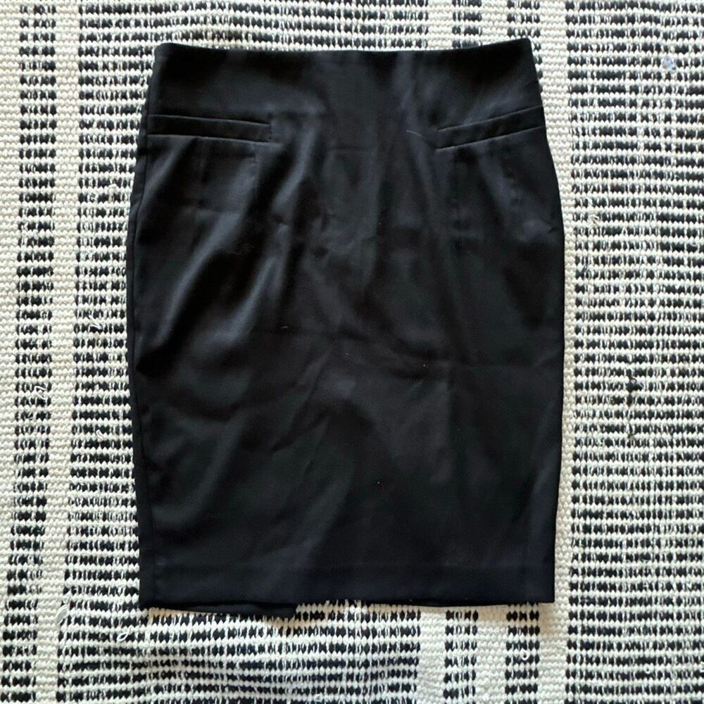 Zara Basic Size medium Black pencil skirt (needs to be restitched)